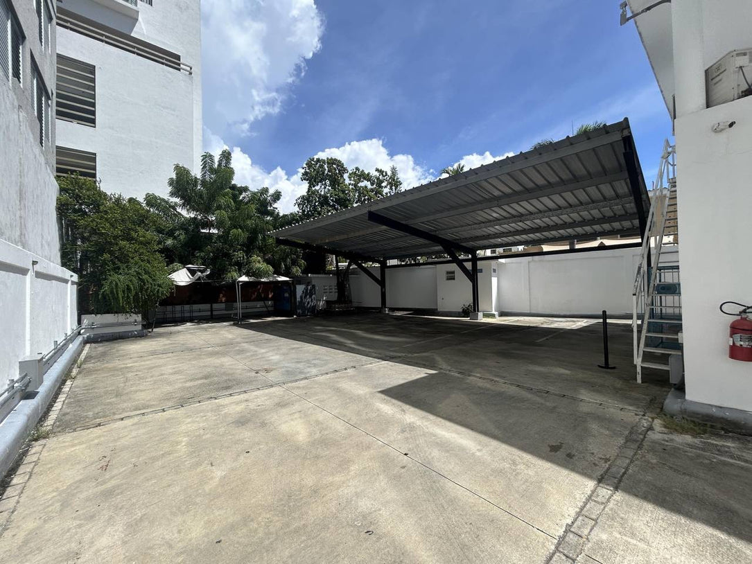 Propiedad Corporativa en Alquiler | 700mt2 | Esperilla