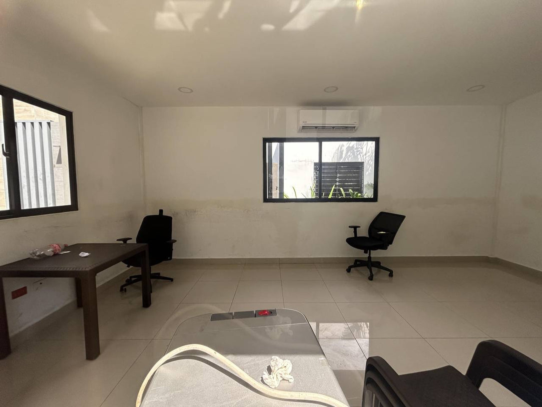 Propiedad Corporativa en Alquiler | 700mt2 | Esperilla