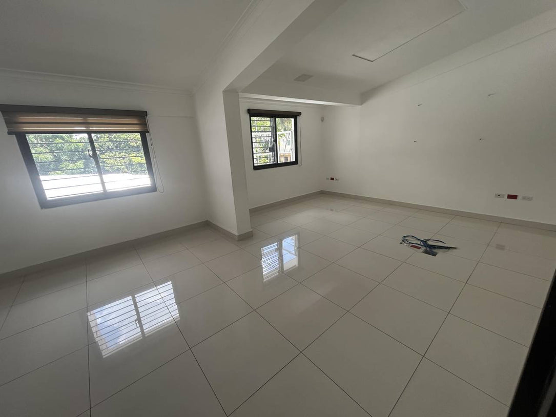 Propiedad Corporativa en Alquiler | 700mt2 | Esperilla