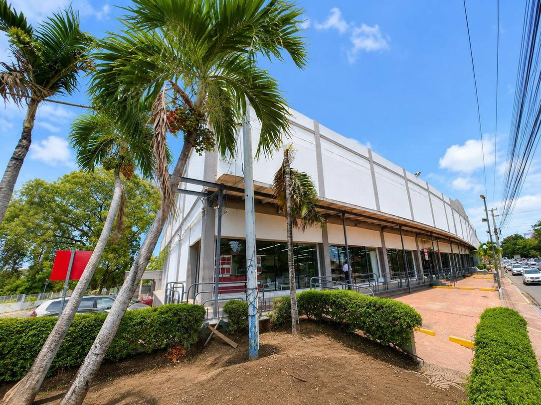 Edificio comercial alquiler Ave. Luperon / 7,748 m2
