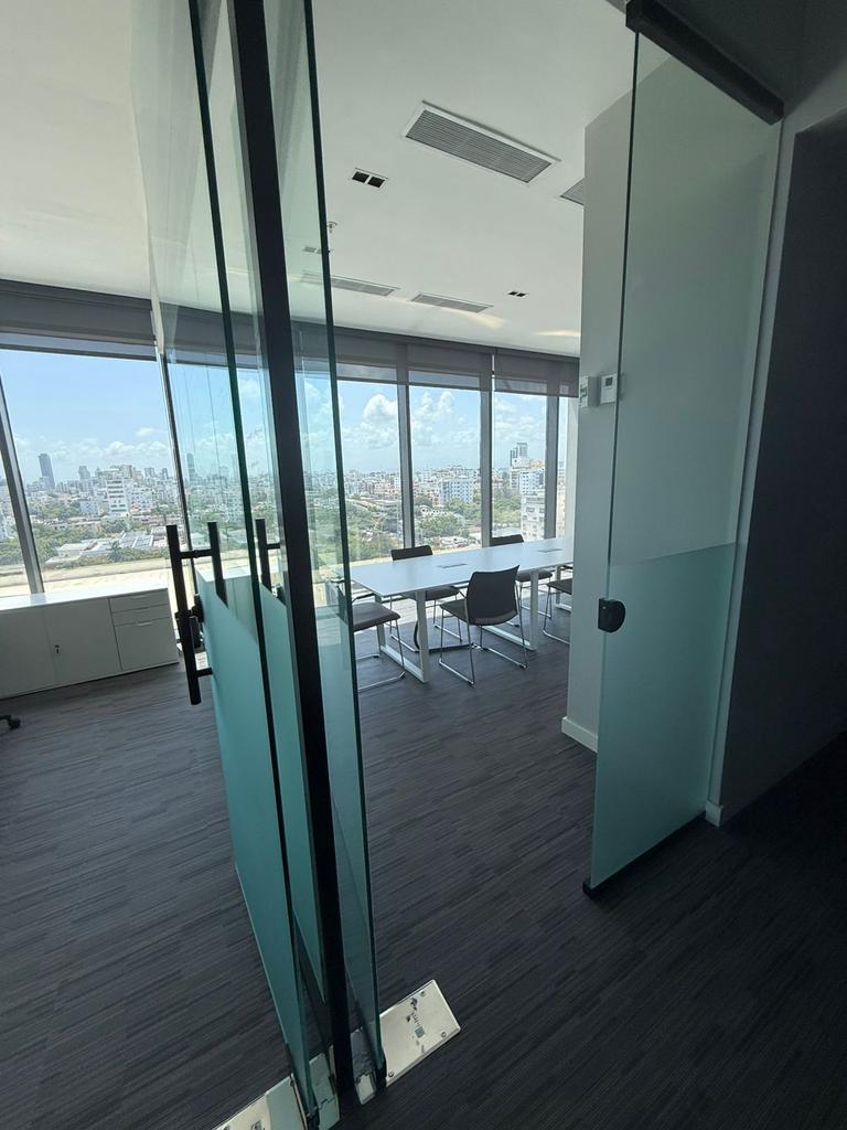 Oficinas alquiler Adecuado Bella Vista Downtown Santo Domingo