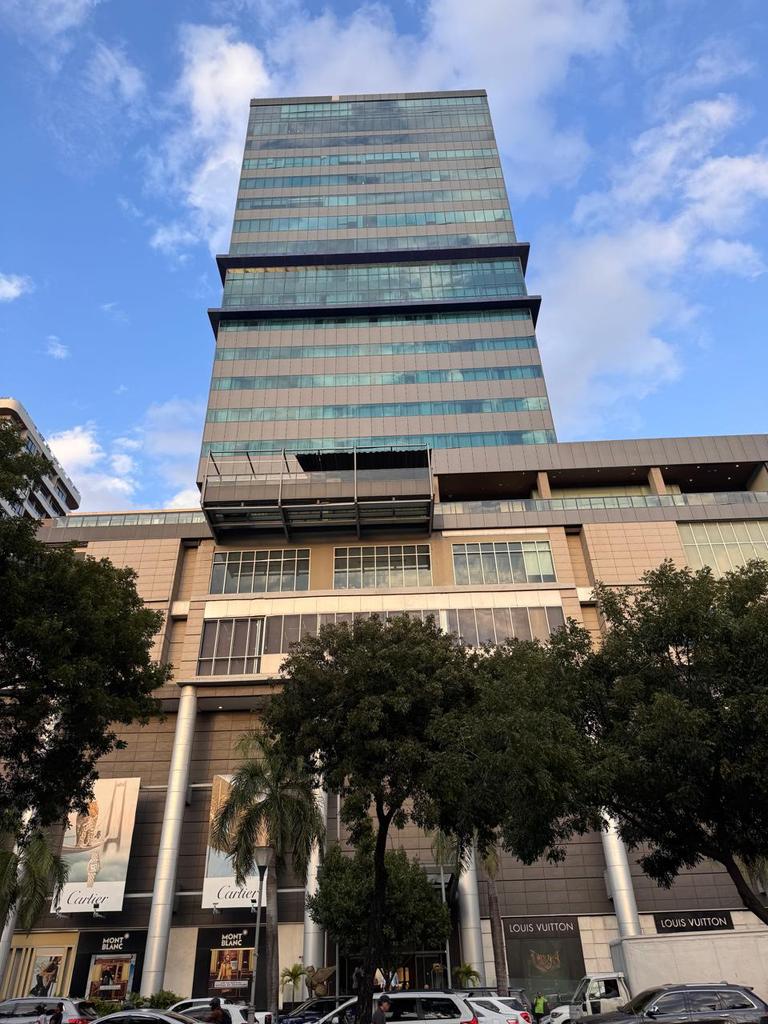 Oficina Corporativa Clase A Alquiler – 231.20 m² | Blue Mall Santo Domingo