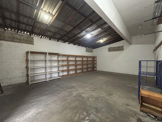 Nave en Alquiler | 280 m² de Construcción | Bella Vista